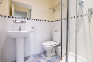 En suite - click for photo gallery